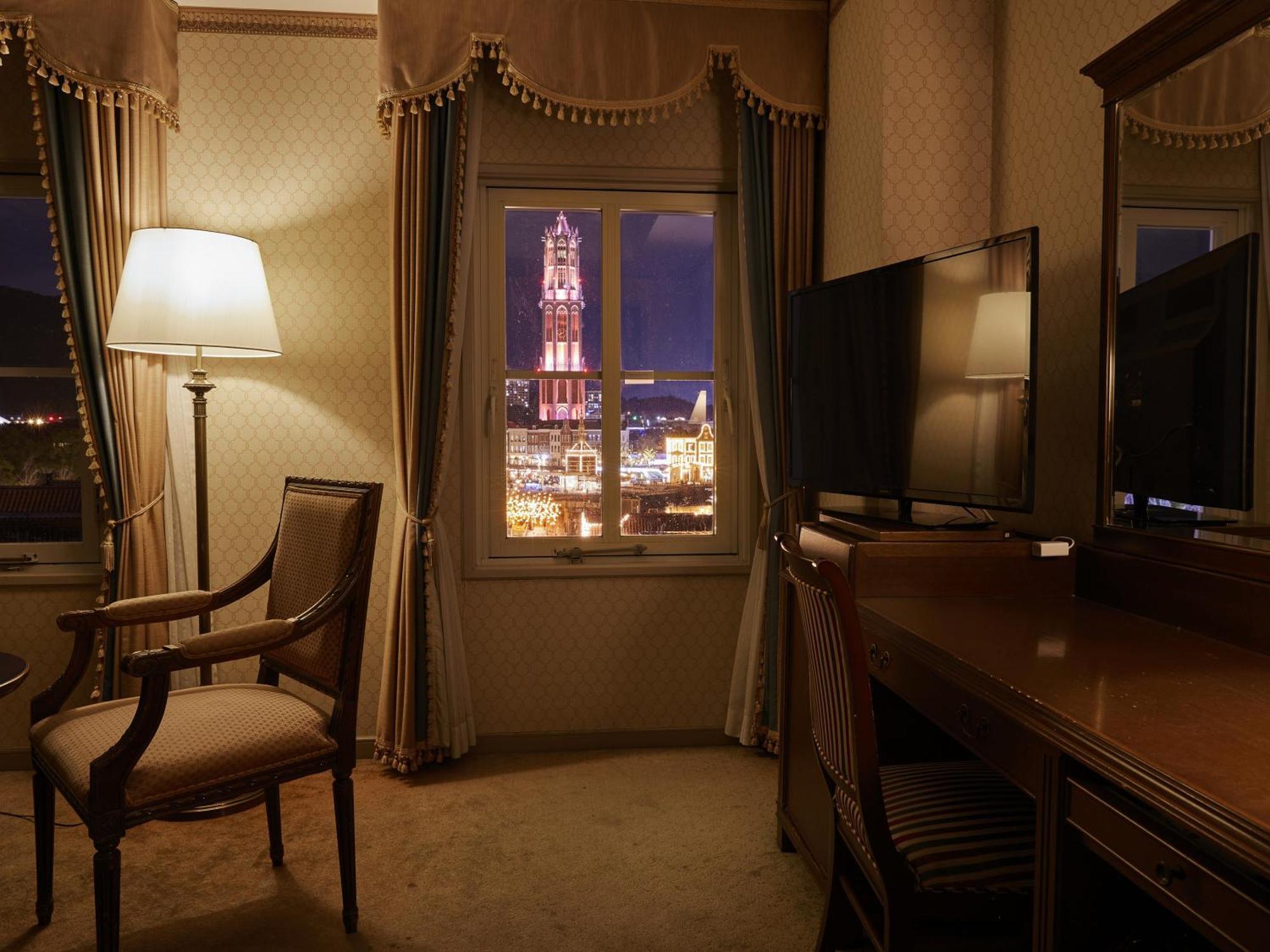 Hotel Den Haag Huis Ten Bosch Sasebo Exterior foto A room at the Four Seasons Hotel